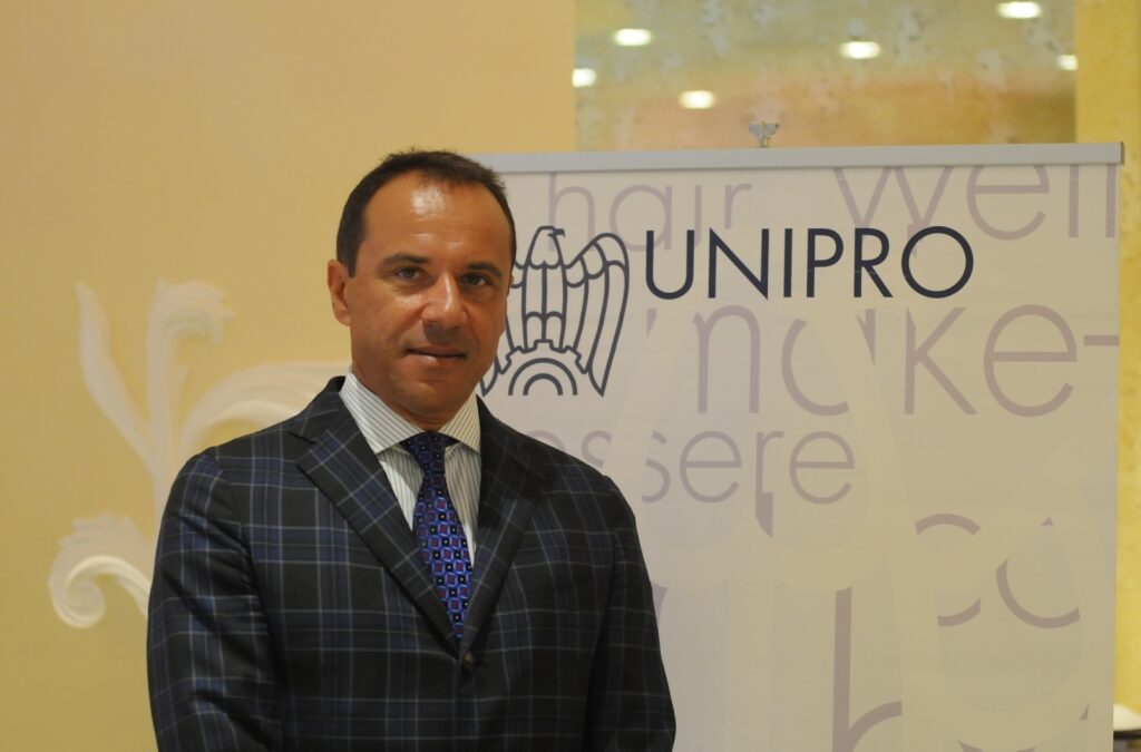 Mercato: acconciatura professionale -3,8%