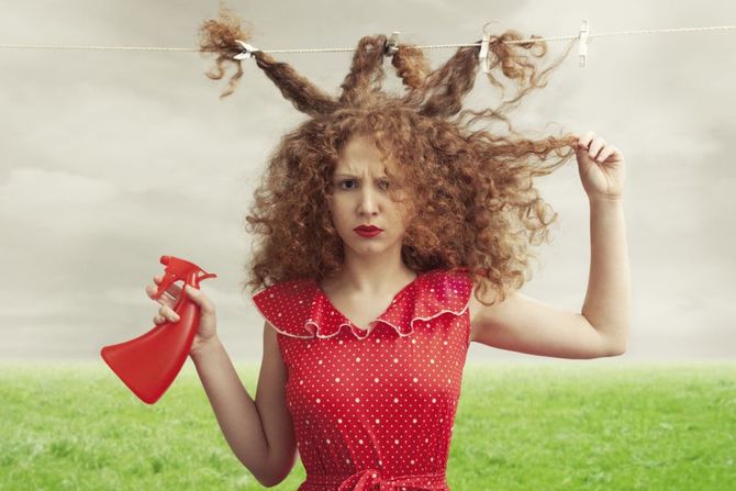 COME COMBATTERE L’ UMIDITÀ E AVERE CAPELLI AL TOP ANCHE D’ESTATE