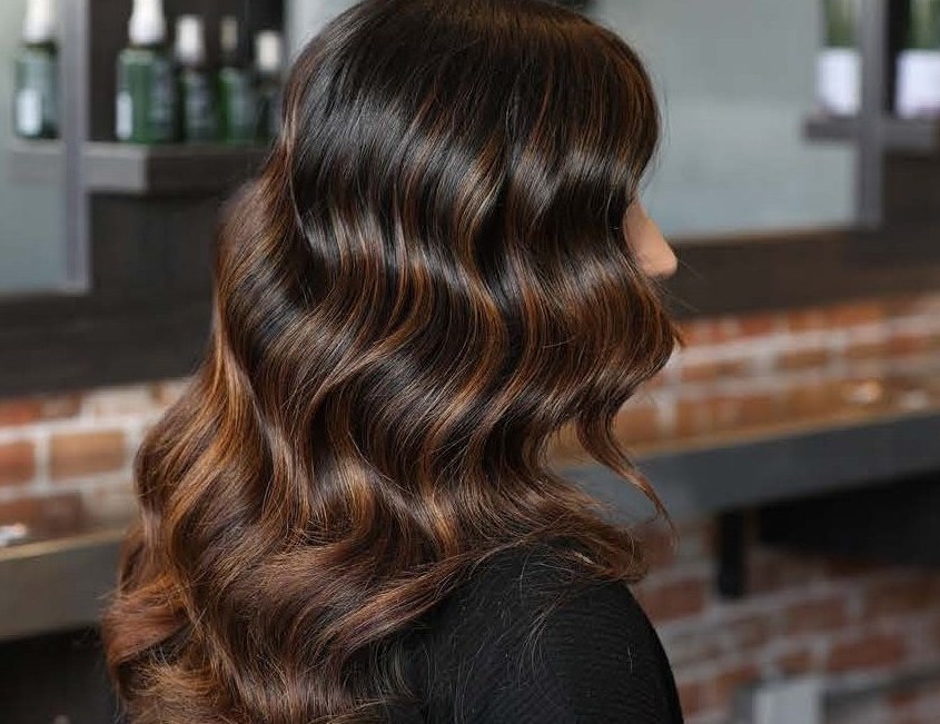 LA BIRRA SCURA ISPIRA IL COLORE DEI CAPELLI