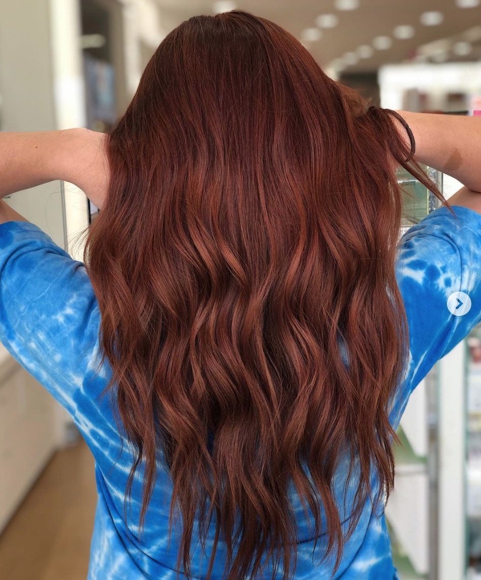 HAIR TREND 2020:  #DARKCOPPERHAIR, TORNA IL MOGANO SCURO