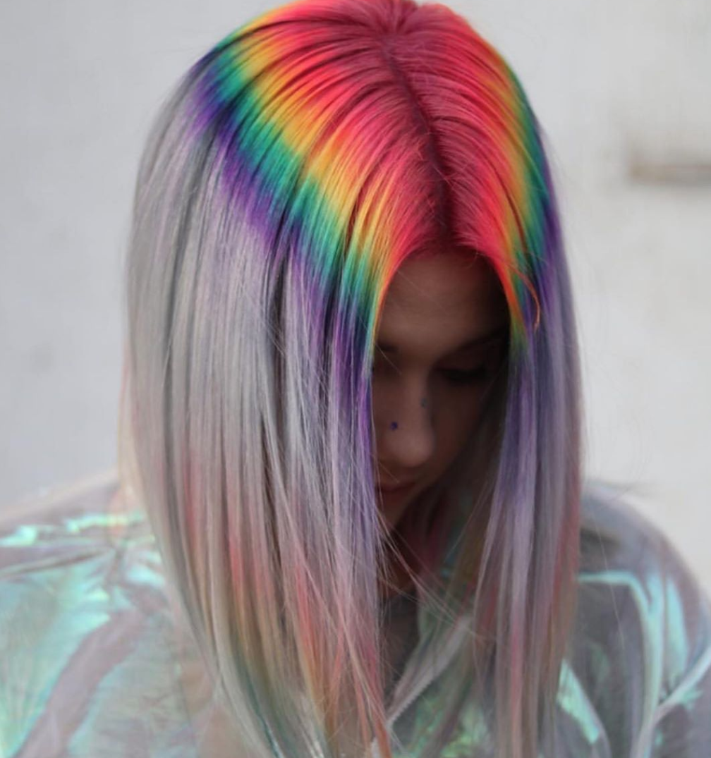 C’È BISOGNO DI COLORE: TORNANO I RAINBOW HAIR!