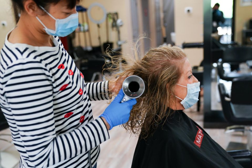 La regione Marche: parrucchieri (forse) riaprono il 14 maggio