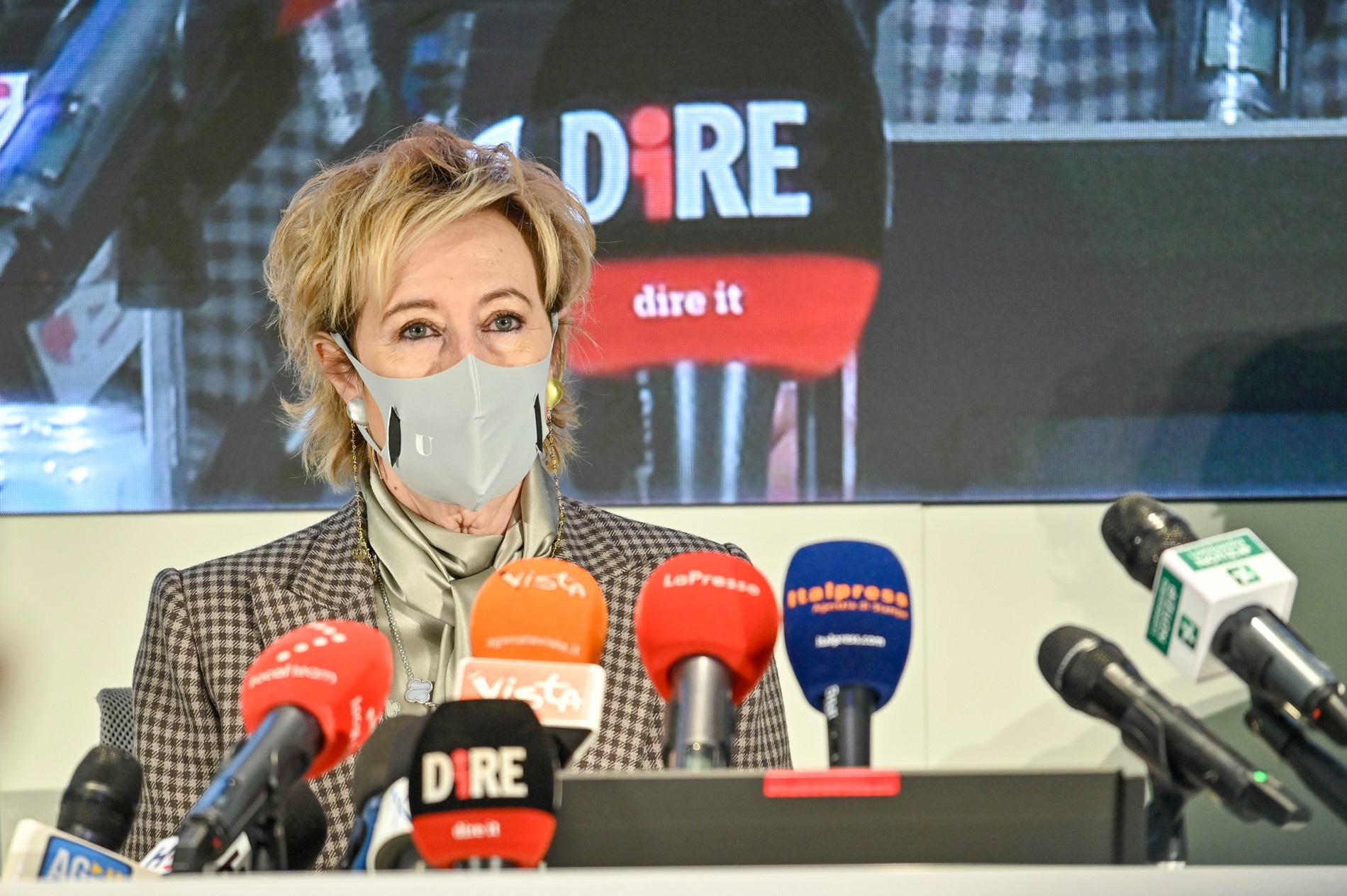 VACCINAZIONI IN LOMBARDIA: PARRUCCHIERI IN EVIDENZA