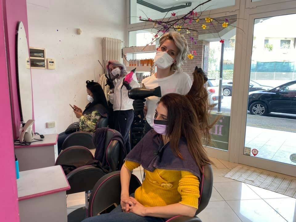 PARRUCCHIERI APERTI IL PRIMO MAGGIO: COSA NE PENSATE?